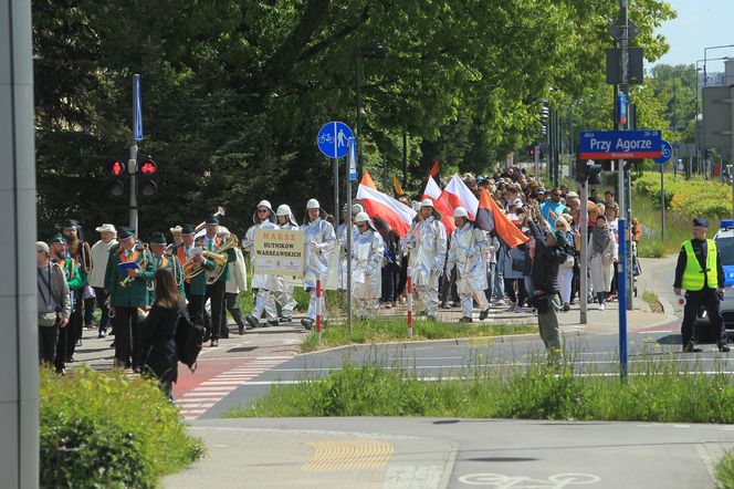 Warszawa pielęgnuje tradycję hutniczą. Kolorowa parada przeszła ulicami miasta