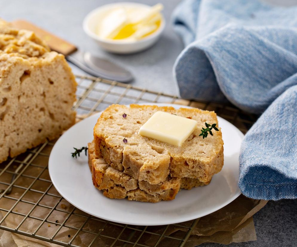 Nie czekaj aż wyrośnie ciasto drożdżowe. Przygotuj chlebek z tego przepisu