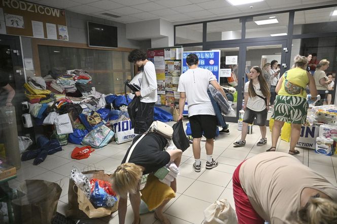 Pożar w Ząbkach. Wielkie poruszenie! Ludzie z całego miasta ruszyli z pomocą 