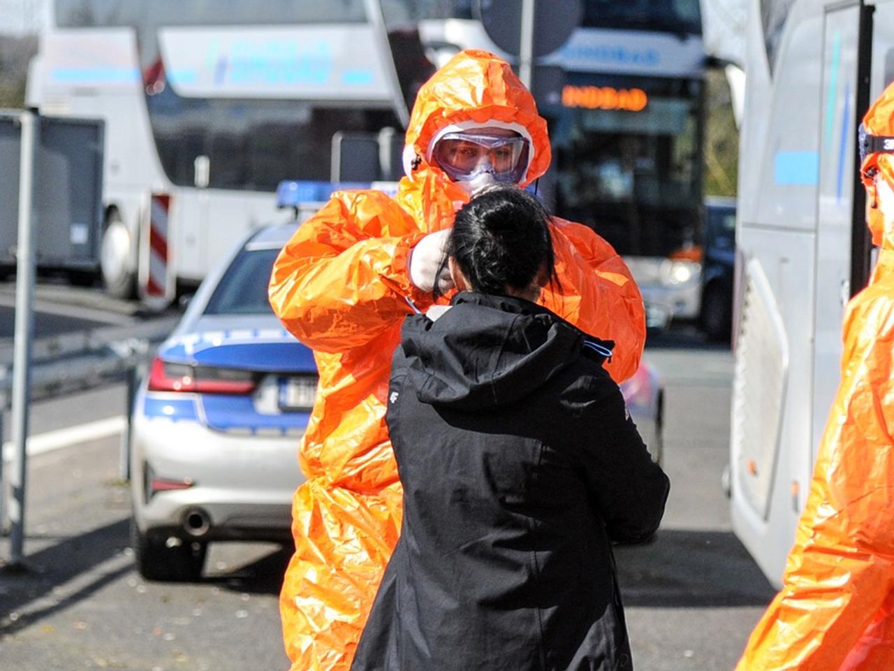 Radom: Koronawirus ZABIŁ 73-letniego mężczyznę. Tragiczne dane z Polski: 15 ZGONÓW