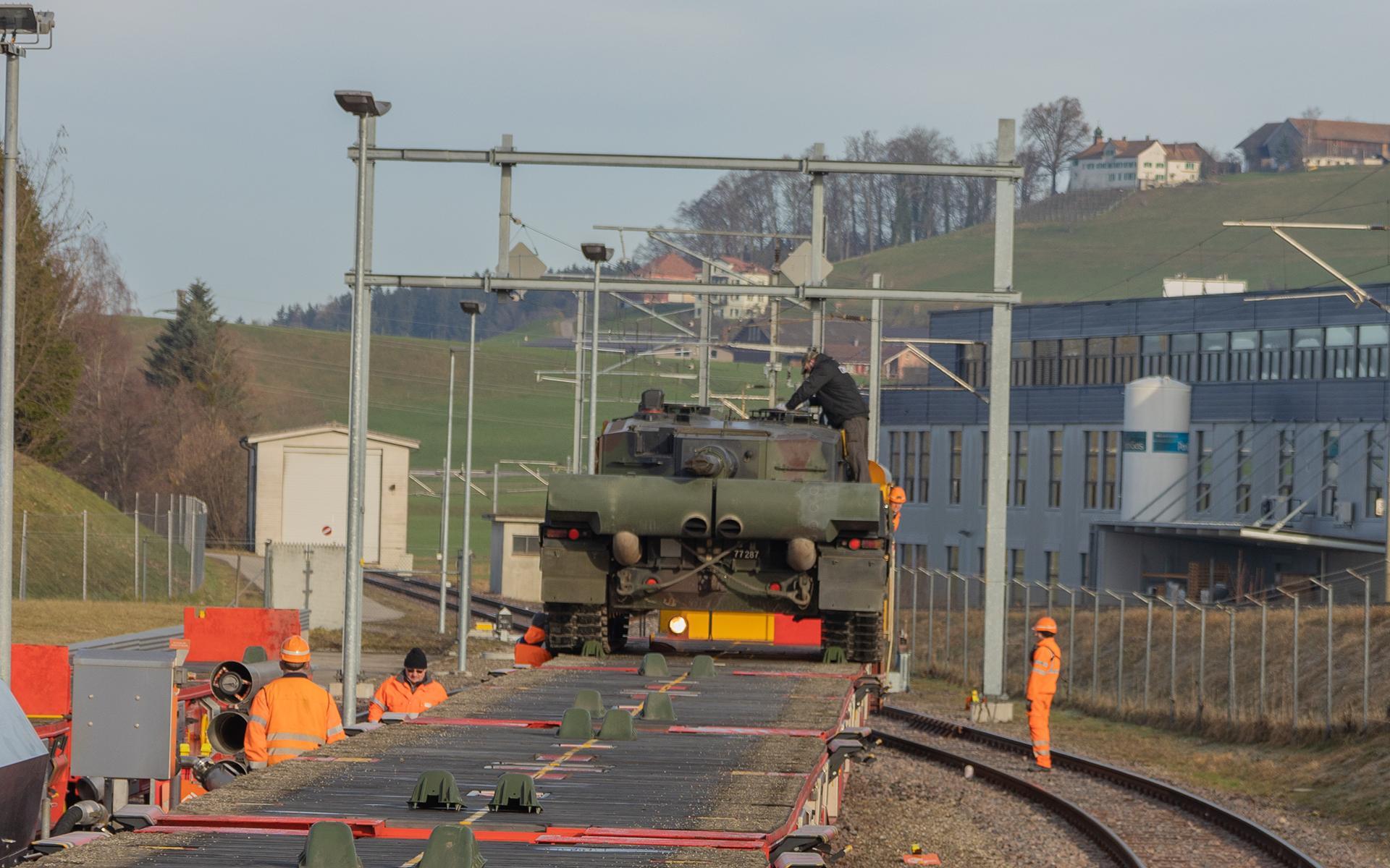 Szwajcarskie czołgi Leopard 2