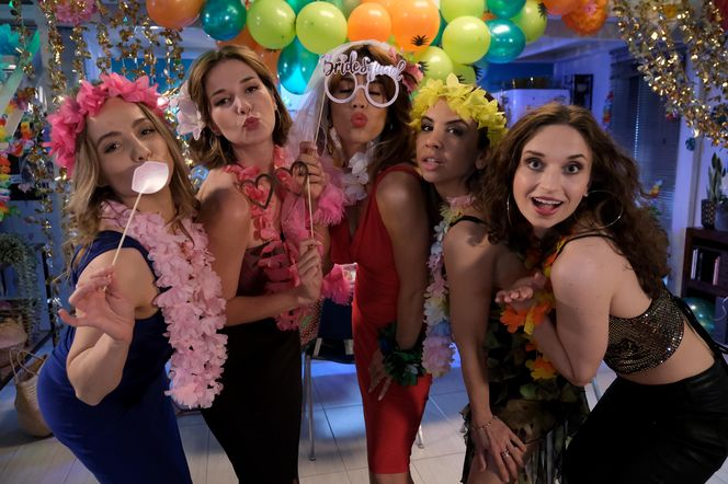 M jak miłość odc. 1884. Kama (Michalina Sosna), Aneta (Ilona Janyst), Ania (Alina Szczegielniak), Pati (Iza Budzinowska), Malwina (Klaudia Gryboś)