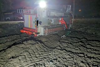 Wypadek wozu strażackiego pod Zgierzem! Dlaczego nie wezwano pogotowia? [ZDJĘCIA]