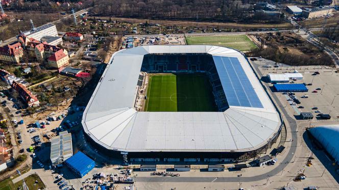 Budowa stadionu w Szczecinie. Dach już gotowy