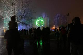 Śląskie: Tłum ludzi obserwował pokaz iluminacji w parku. Interweniowała policja