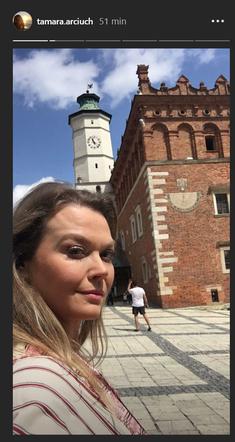 Ojciec Mateusz po wakacjach 2020. Tamara Arciuch w Sandomierzu na planie
