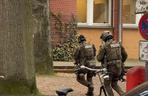Niemieckie jednostki policji szturmują szkołę w Hamburgu po doniesieniach o bandycie