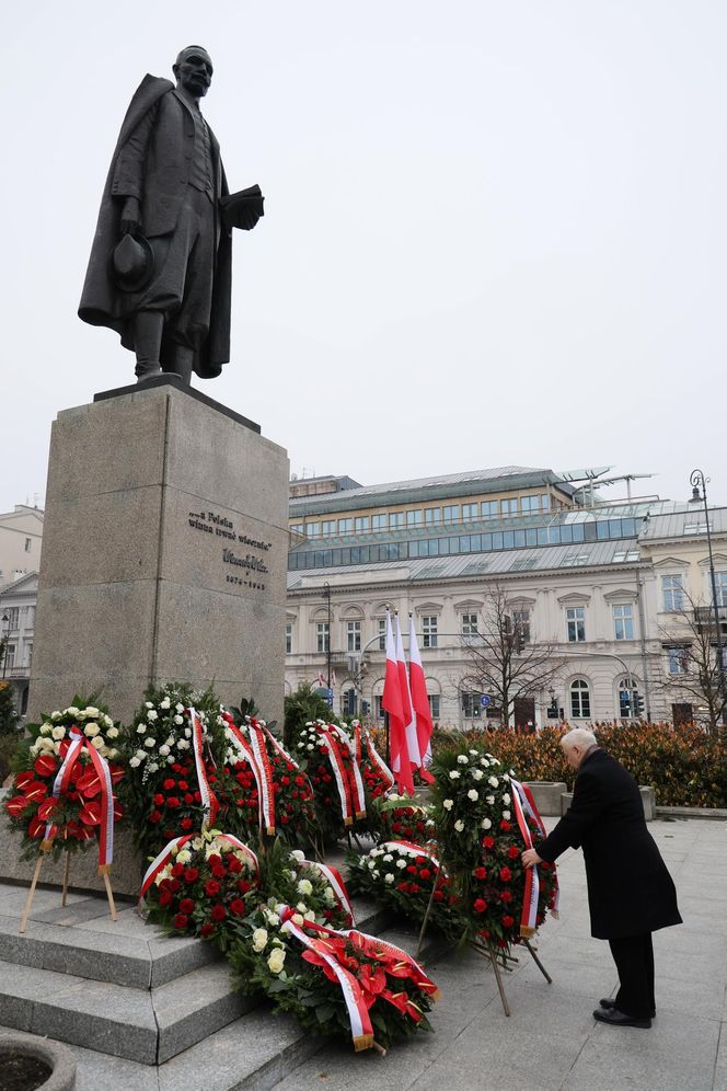 Jarosław Kaczyński wraz z delegacją PiS złożył wieńce przed pomnikami Ojców Niepodległości