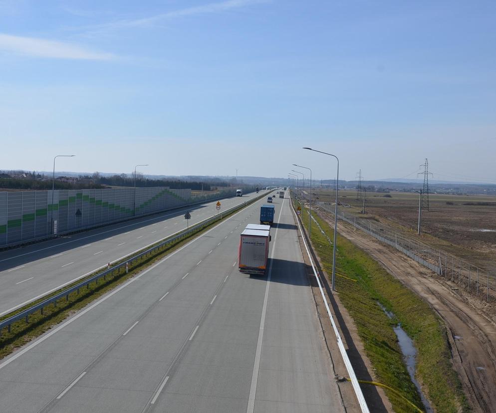 Autostrada z Łodzi do Warszawy będzie mieć 3 pasy ruchu
