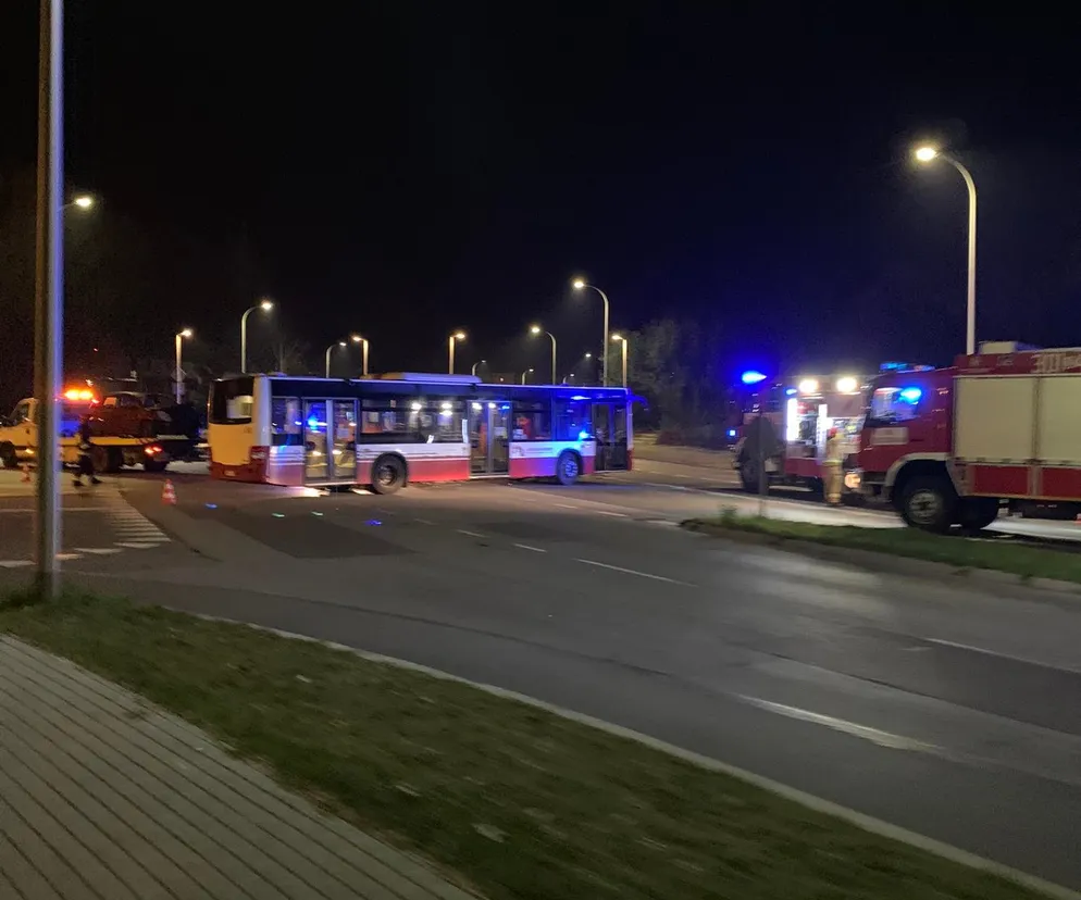 Wypadek z udziałem autobusu MZK w Opolu! Dwie osoby poszkodowane