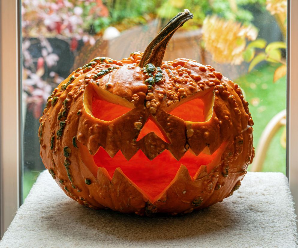 Wycinanie dyni na Halloween – krok po kroku. Łatwe i zabawne wzory, które zrobisz sama
