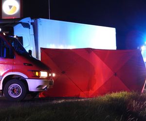 Błonie. Wjechali hulajnogą elektryczną prosto pod tira. Nie mieli szans, zaginęli na miejscu