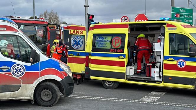 Dramatyczny dachowanie w Jankach. W akcji śmigłowiec LPR