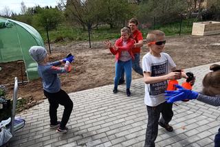 W czynie społecznym odpicowali ogród przy nowej szkole w Iławie!