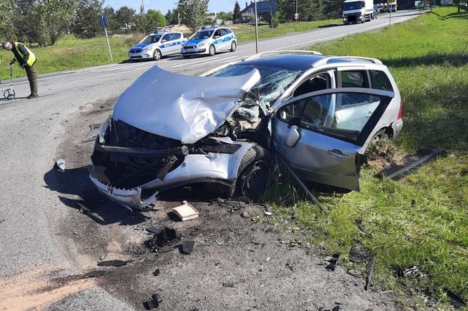 Poważny wypadek w Chabielicach koło Bełchatowa. 5 osób trafiło do szpitala