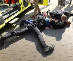 Odpowiedź na bandyckie ataki na ratowników medycznych w Warszawie. Przeszli ostre szkolenie