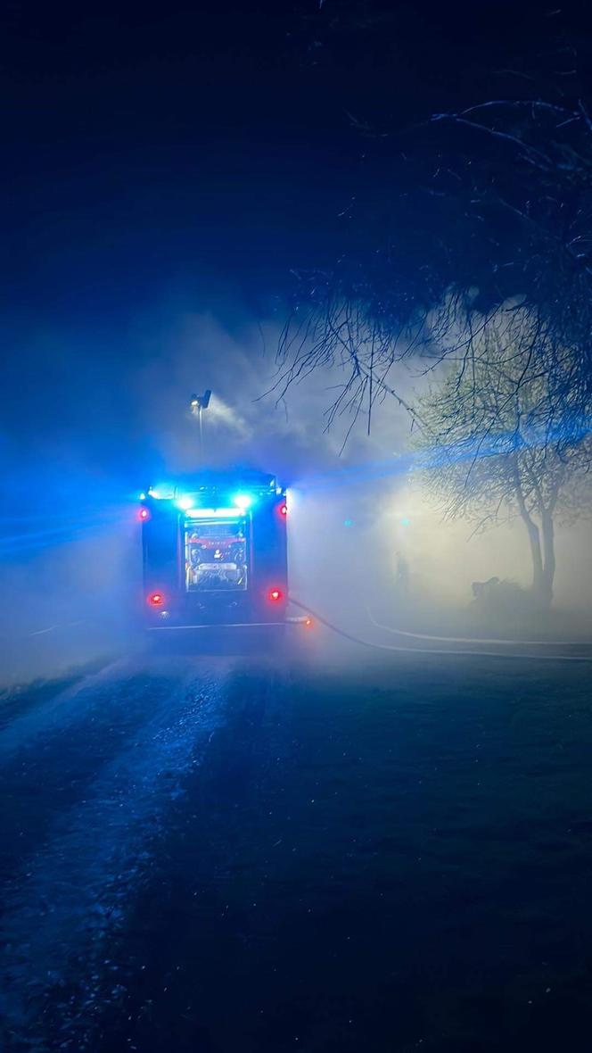 Koszmar w Kozłówku. W ogniu zginęła 30-letnia kobieta. Dwoje dzieci trafiło do szpitala