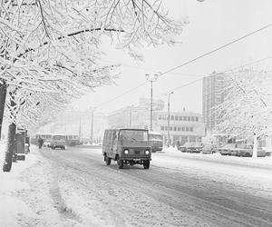 Kiedyś to było! Zaśnieżona Warszawa w PRL-u, teraz takiej zimy już nie ma... Pamiętacie?