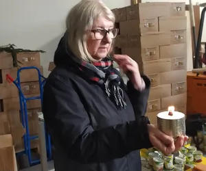 Toruń. Zbiórka puszek do produkcji świeczek okopowych dla ukraińskiego wojska! Inicjatywa radnej