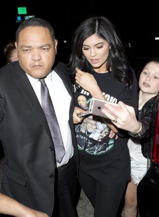 Kylie Jenner oblegana przez nastoletnie fanki