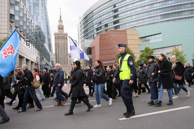   Razem przeciw przemocy. Medycy protestują w Warszawie
