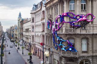Instalacja amerukańskiej artystki Crystal Wagner na kamienicy przy Piotrkowskiej 29