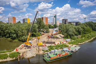 Warszawa: trwa budowa mostu pieszo-rowerowego przez Wisłę. Zobacz aktualny stan prac