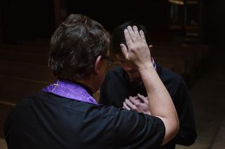 Lista grzechów, za które nie otrzymasz rozgrzeszenia. Jeden szczególnie zawstydza księży