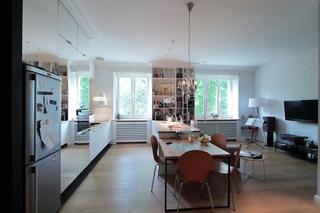 Jasne mieszkanie w przedwojennej kamienicy