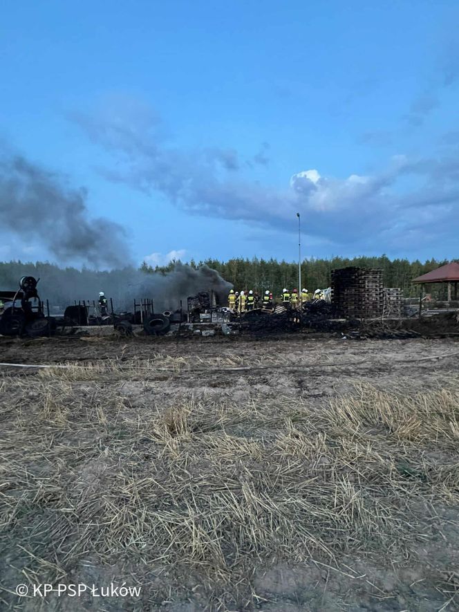 Pożar w bazie firmy transportowej w gm. Łuków