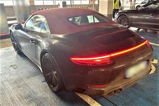 Zorganizowane grupy przestępcze, pranie pieniędzy i narkotyki. Służby odzyskały luksusowe samochody 