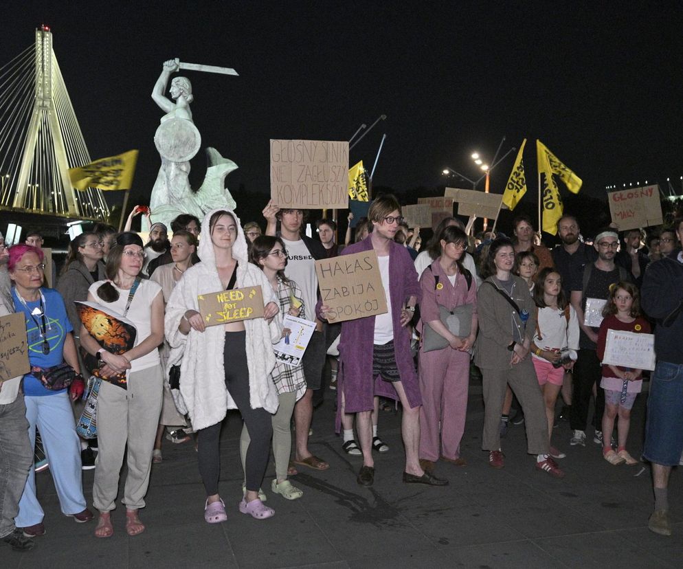 Przeszli przez Warszawę w piżamach i kapciach. Krzyczeli Chcemy spać!