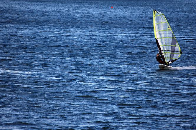 windsurferzy dryfowali dwie mile od brzegu