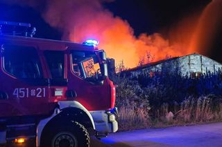 Ogromny pożar fermy drobiu w Fałkowicach. W ogniu mogło zginąć nawet 130 tysięcy kur
