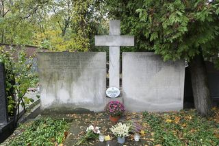 Grób matki Bronisława Komorowskiego