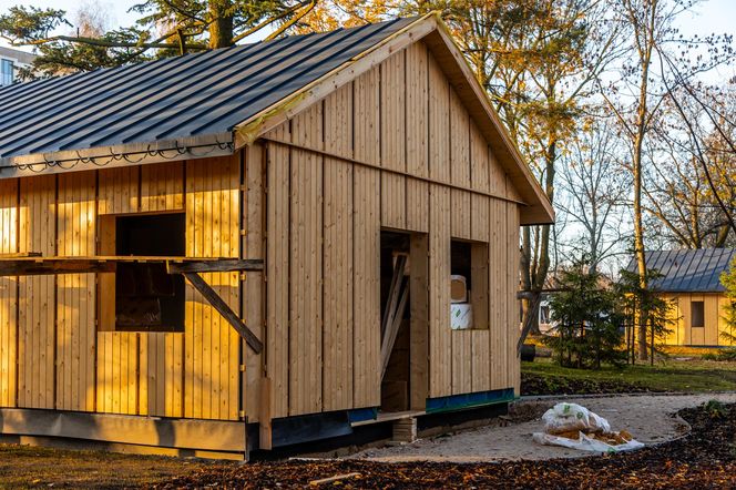 Odbudowa domków fińskich na Polu Mokotowskim