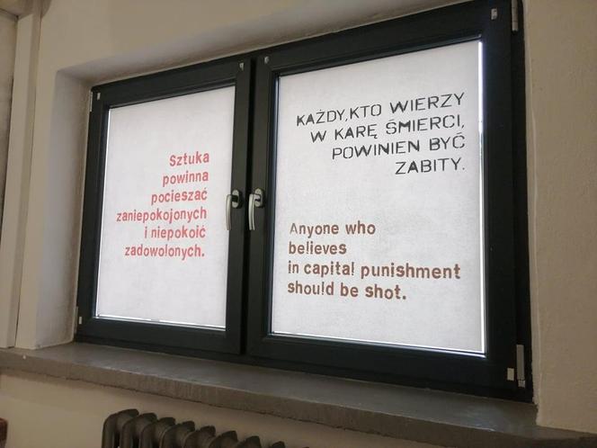 Ferie w Krakowie? Wystawę Banksy'ego, najbardziej tajemniczego artysty na świecie, koniecznie trzeba zobaczyć