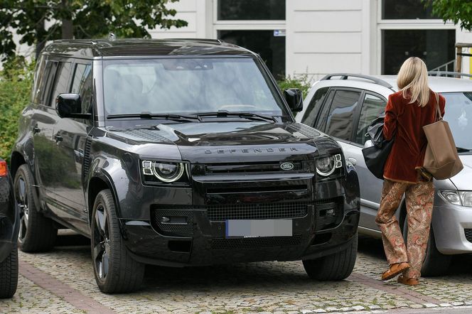 Agnieszka Woźniak-Starak zamieniła eko elektryczna Teslę na potężnego Defendera za 400 tyś.