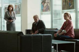 LEKARZE 2 sezon odc. 11 (odc. 24). Alicja (Magdalena Różczka), Krystyna Keller (Elżbieta Starostecka), Gustaw Keller (Daniel Olbrychski)