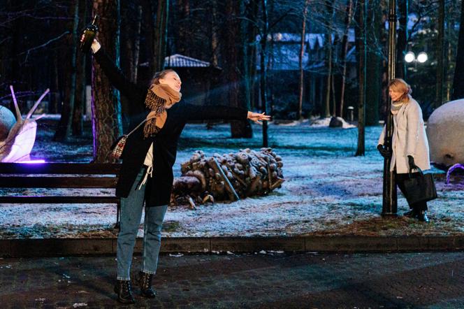 Na Wspólnej odc. 3457. Daria (Patrycja Topajew), Paulina (Marta Walesiak)