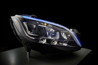 Mercedes z innowacyjnymi lampami LED: 84 diody teraz, 1024 w przyszłości – ZDJĘCIA