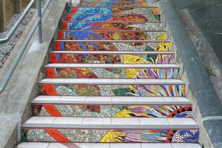 Tęczowe schody w Krakowie mogą zyskać nowe życie