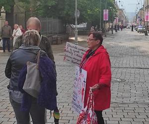 Protest kobiet Ani jednej więcej! w Kielcach (14 czerwca 2023)