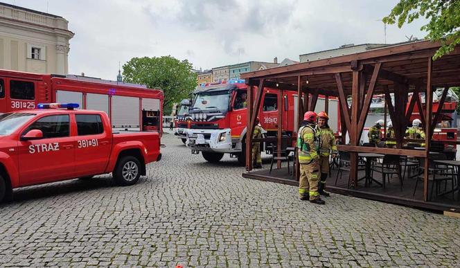 Pożar na rynku w Lesznie