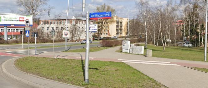To najdłuższa ulica w Warszawie. Ma aż 14,5 km, ciągnie się przez dwie dzielnice