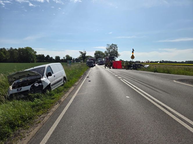 Jechali na wycieczkę. Wypadek niedaleko Krotoszyna z udziałem autokaru z uczniami z pow. rawickiego