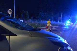 ramatyczny wypadek pod Krakowem. 17-latek na hulajnodze zderzył się z samochodem. Doznał poważnych obrażeń