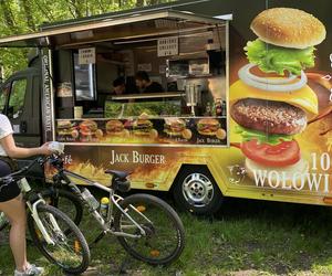 Festiwal Samków Food Trucków w Olsztynie 2024. Nad Ukielem można zjeść dania z całego świata [ZDJĘCIA]