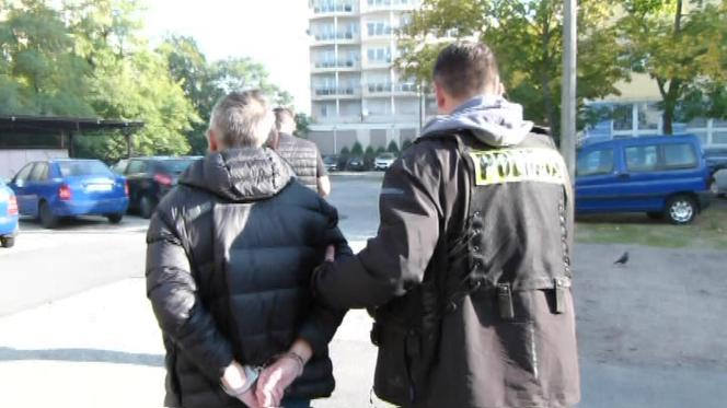 Oszukiwał metodą "na policjanta" - policjanci z Torunia i Bydgoszczy złapali podejrzanego