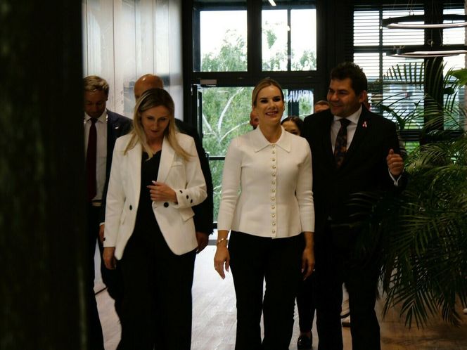 Marta Nawrocka śpiewała i gotowała z seniorami w Stalowej Woli